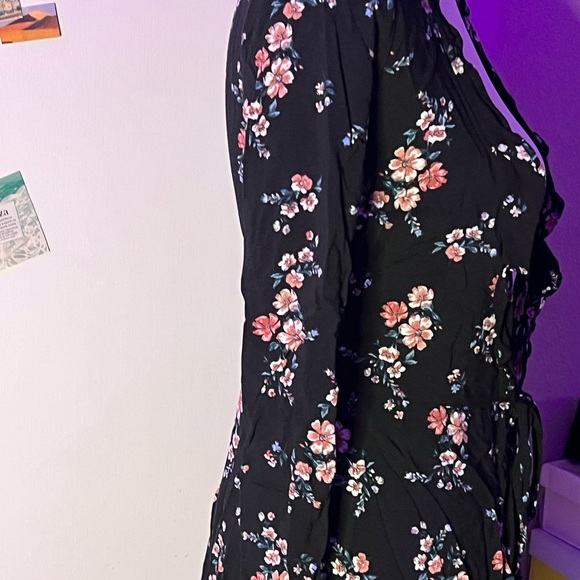 Flowery dress 🌸 - Picture 3 of 4